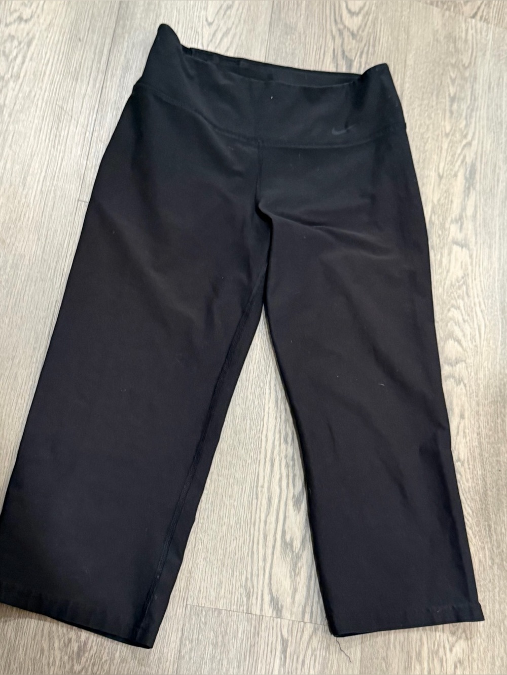 Nike Dri-FIT Women’s Size S Black Capri Pull-On Activewear Training Pants